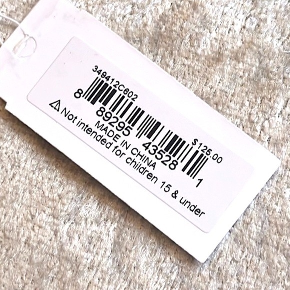 Brand New Betsey Johnson Gold Tone Strawberry Rhinestone Daisy Floral Necklace - Picture 13 of 16